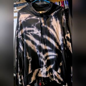 Time And Tru Black and White Tie-Dye Sweatshirt